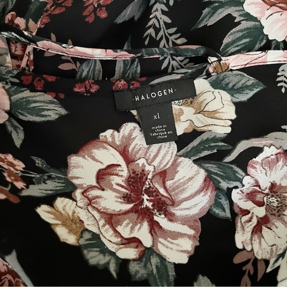 Halogen Top Women's Size XL Black Rose Floral Double V-Neck Flowy Blouse Career - Picture 6 of 8